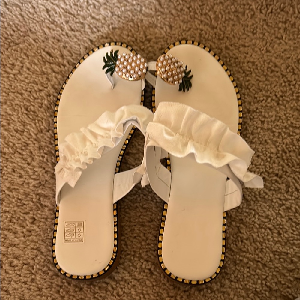 White sandals with pineapple detail